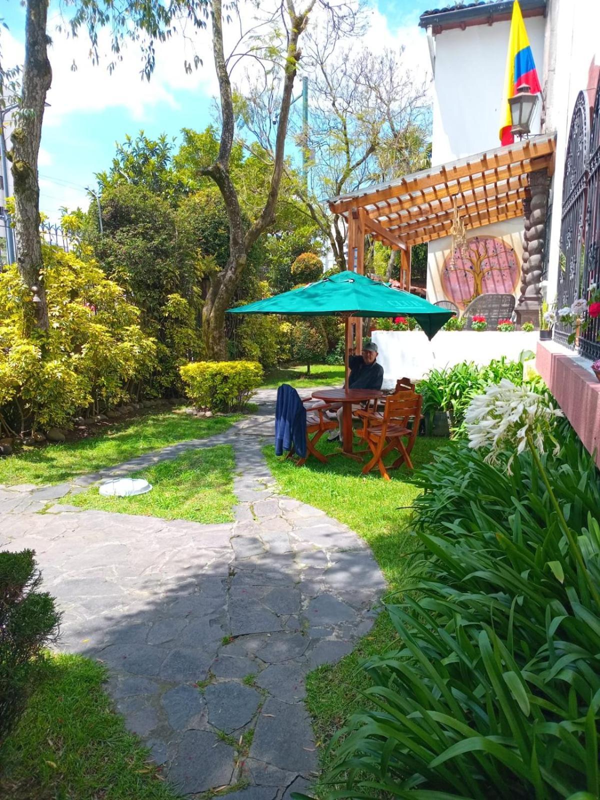 Hotel Boutique Spa Villa De Sant Quito Exterior photo